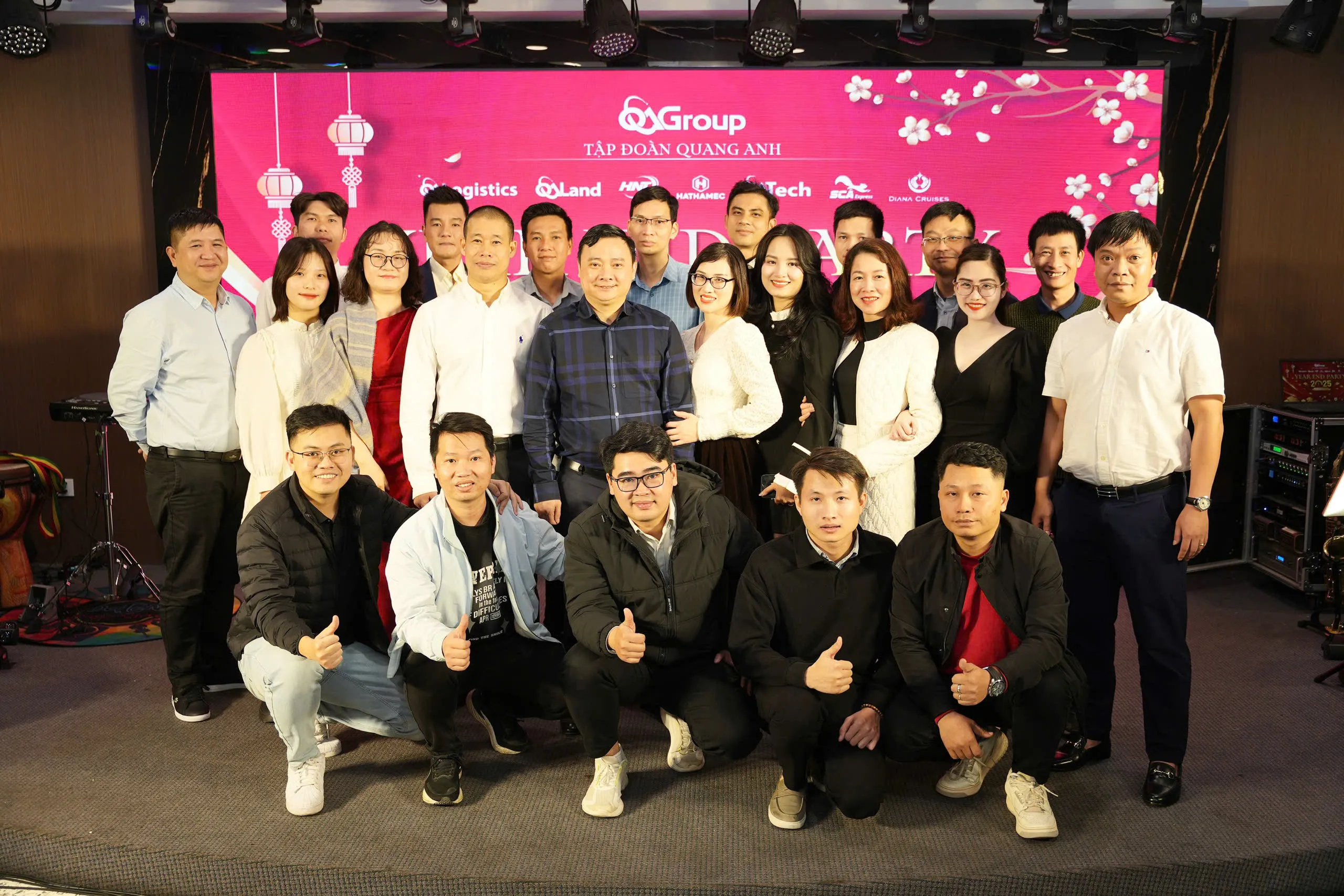 Toàn thể CBCNV Công ty Hà Thành