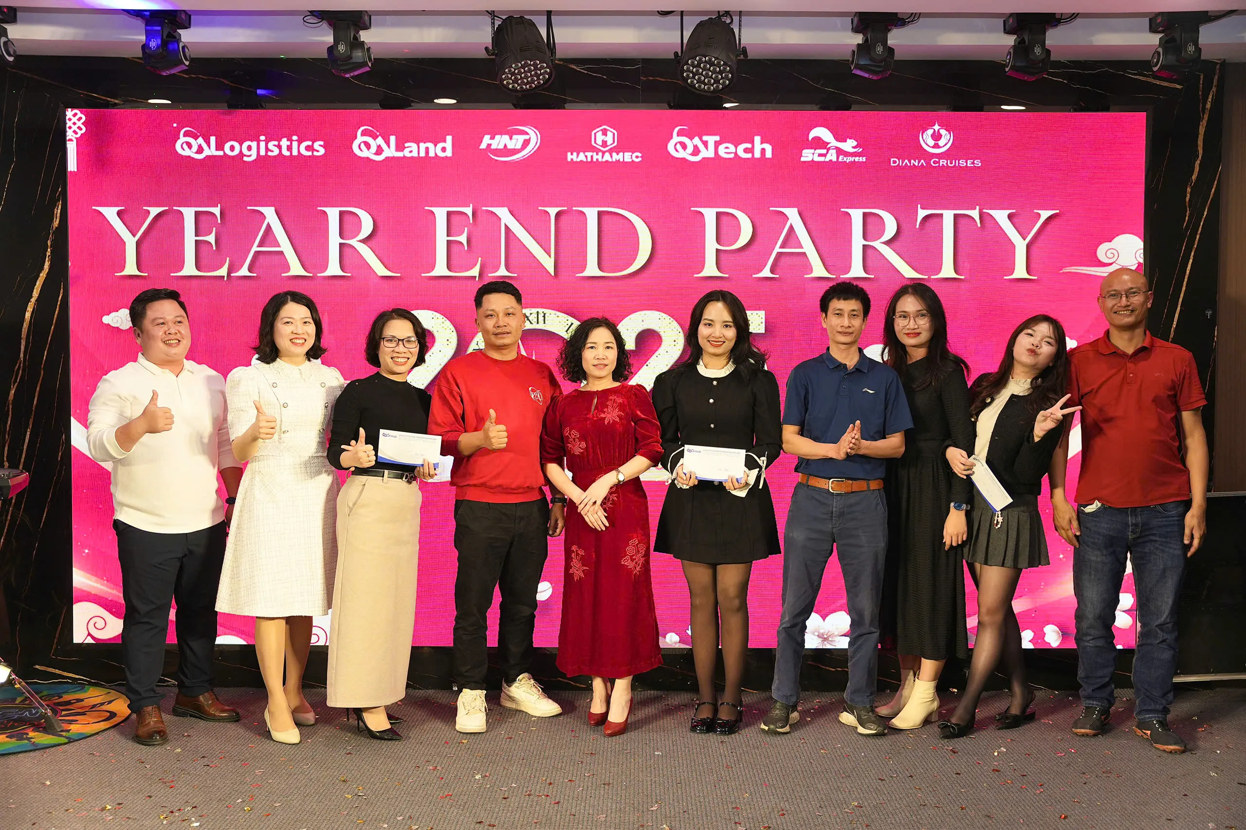 Các thành viên tham gia trò chơi giúp gắn kết, thấu hiểu nhau Các thành viên tham gia trò chơi giúp gắn kết, thấu hiểu nhau