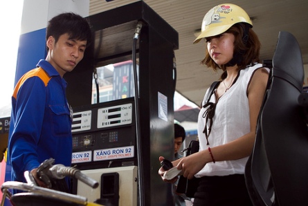 Vì lợi nhuận kếch xù nên những người kinh doanh xăng dầu đã biến xăng A83 thành xăng A92 - Ảnh minh họa.