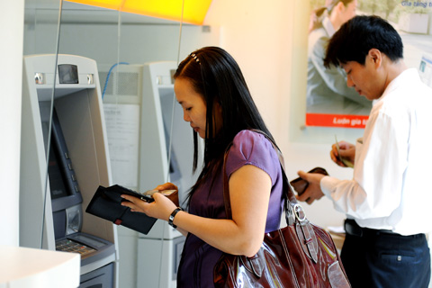 Việc trả lương qua tài khoản mới được triển khai ở những địa phương có điều kiện trang bị hạ tầng. Ảnh minh họa. Nguồn: Internet.